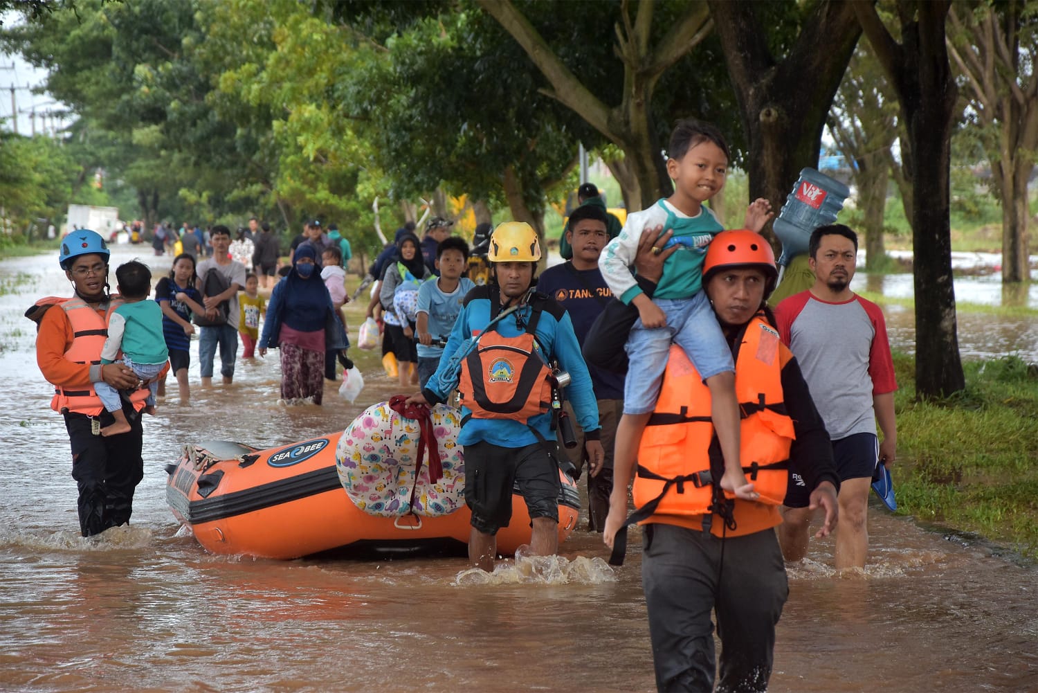 Pemkab Bekasi Beri Program Jaminan Sosial Kepada Relawan Bencana