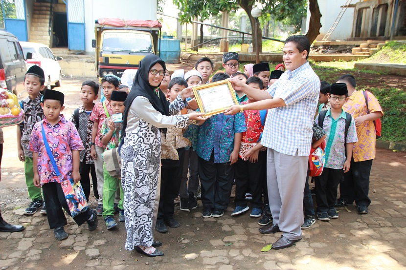 38 Murid SDI Labschool STAI Bani Saleh Belajar Cara Mengolah Air di PDAM Tirta Bhagasasi Bekasi