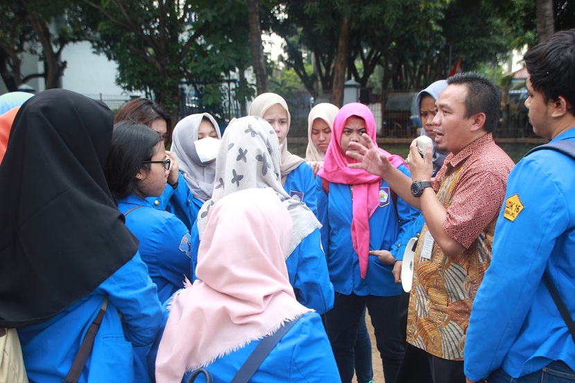 Mahasiswa Poltekkes Jakarta II Melihat Cara Pengolahan Air di Instalasi Pengolahan Air (IPA) Cabang Kota
