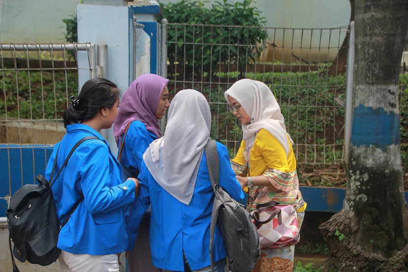 Mahasiswa Poltekkes Jakarta II Melihat Cara Pengolahan Air di Instalasi Pengolahan Air (IPA) Cabang Kota PDAM Tirta Bhagasasi Bekasi