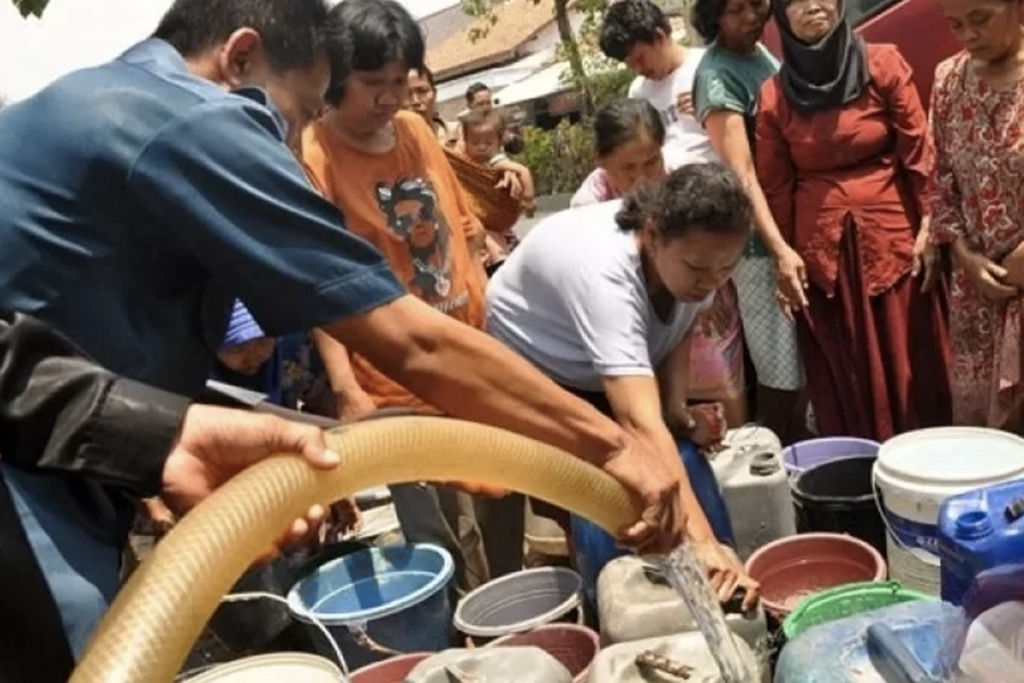 PDAM Pasok Air Bersih Korban Banjir