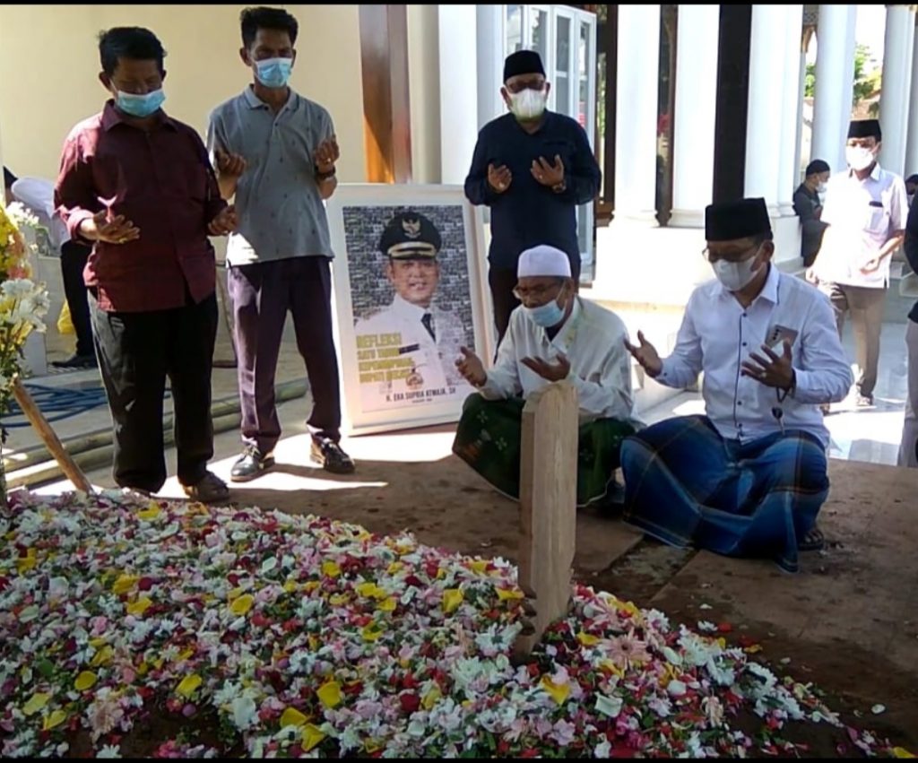 Pemakaman Bupati Bekasi Eka Supria Atmaja Patuhi Prokes Ketat