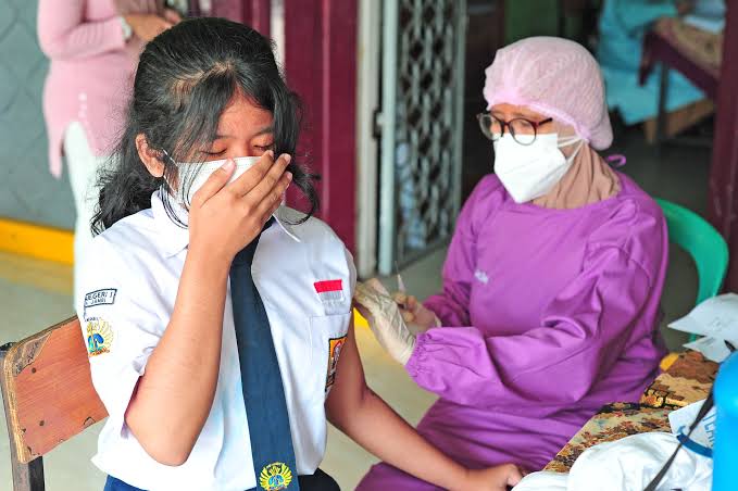 Vaksinasi Covid-19 Massal Khusus Pelajar Usia 12 Sampai 17 Tahun Di Kota Bekasi