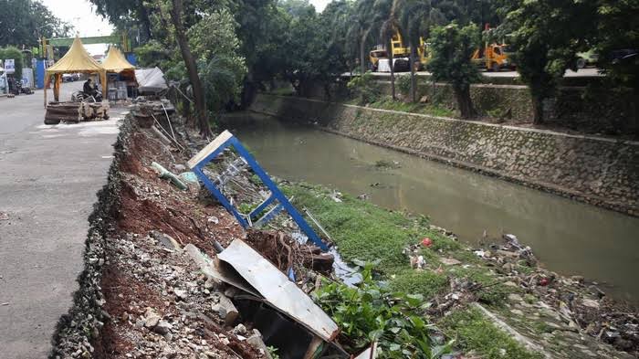 Pemerintah Kota Bekasi Menormalisasi Daerah Aliran Sungai Rawa Tembaga