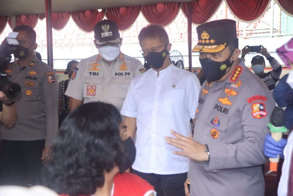 Kapolri Jenderal Listyo Sigit Prabowo dan Menteri Kesehatan Budi Gunadi Sadikin Monitor Vaksinasi Kota Bekasi