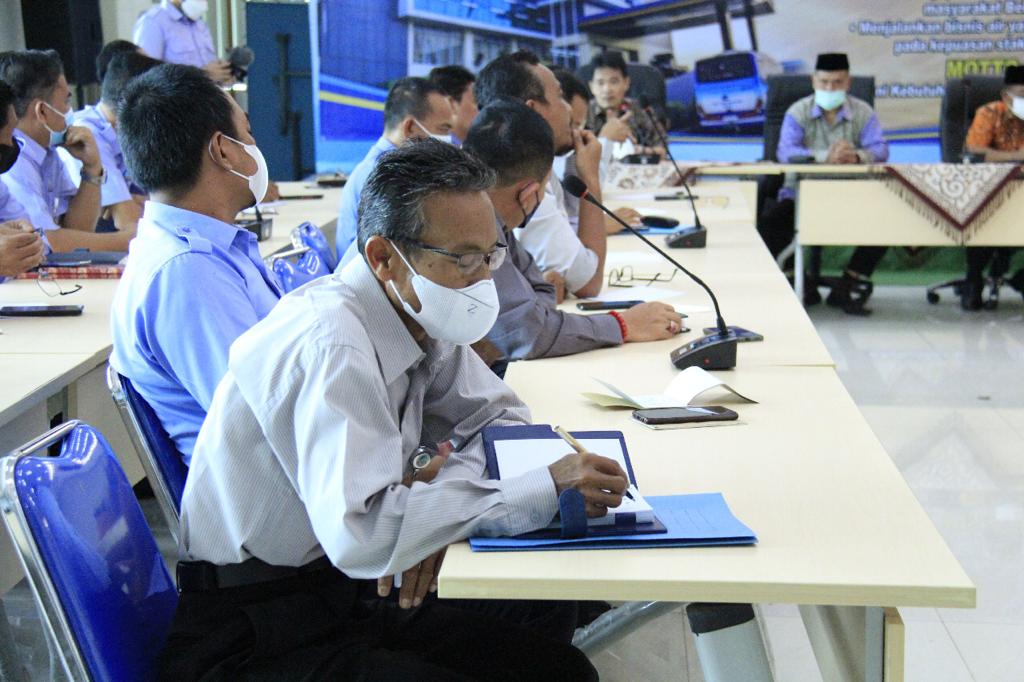 Jajaran Pejabat PDAM Tirta Bhagasasi Bekasi Mengikuti Kegiatan Rutin Khataman 30 Juz Alquran di Kantor Pusat