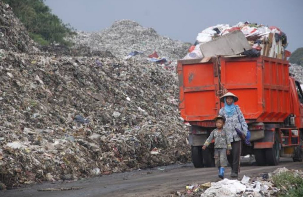 Kepala Dinas Lingkungan Hidup Kota Bekasi Yayan Yuliana Menghimbau Warga agar Aktif Kelola Sampah Mandiri