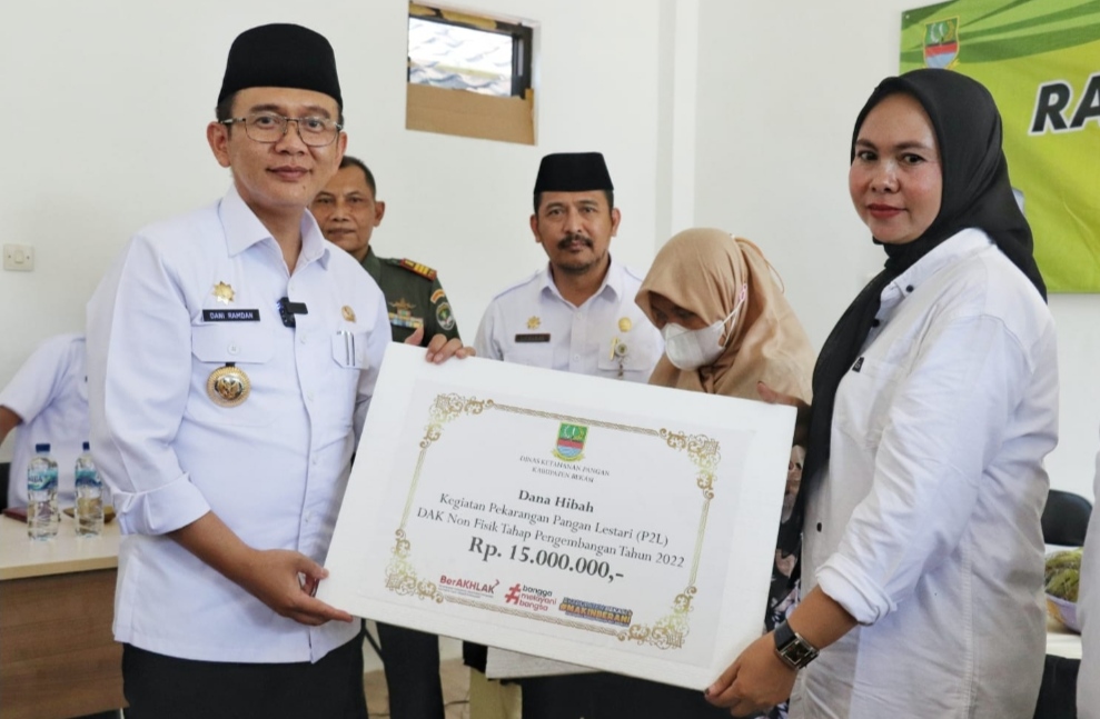 Pj Bupati Bekasi Dani Ramdan Bersama Dinas Ketahanan Pangan Kabupaten Bekasi