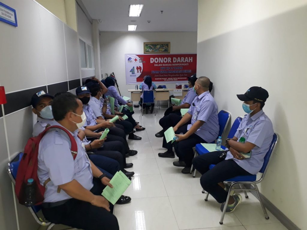 121 Pegawai Ikuti Donor Darah Jelang HUT ke-41 PDAM Tirta Bhagasasi Bekasi