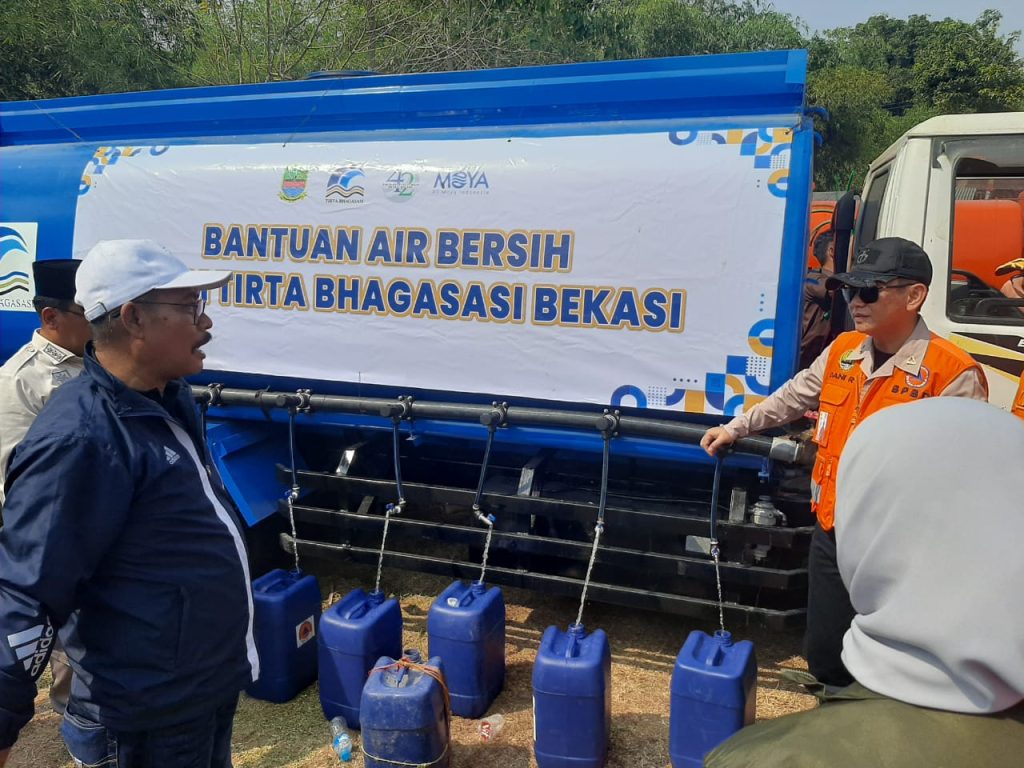 PDAM dan BPBD Kabupaten Bekasi Distribusikan Air Bersih 1.640.000 Liter
