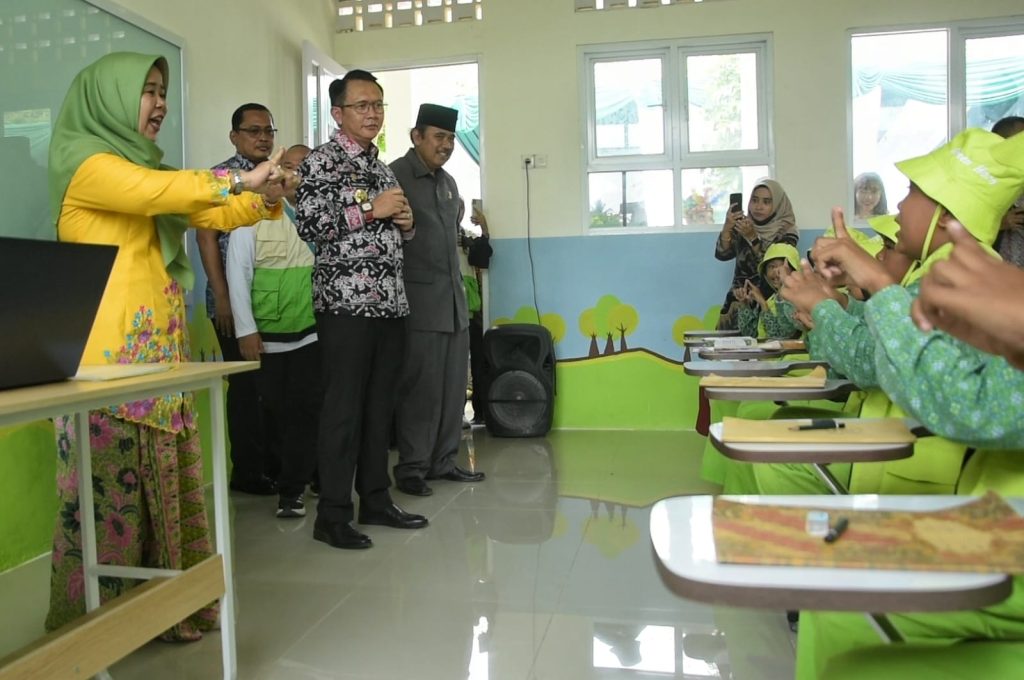 Pemkab Bekasi Terima CSR Gedung Sekolah Baru