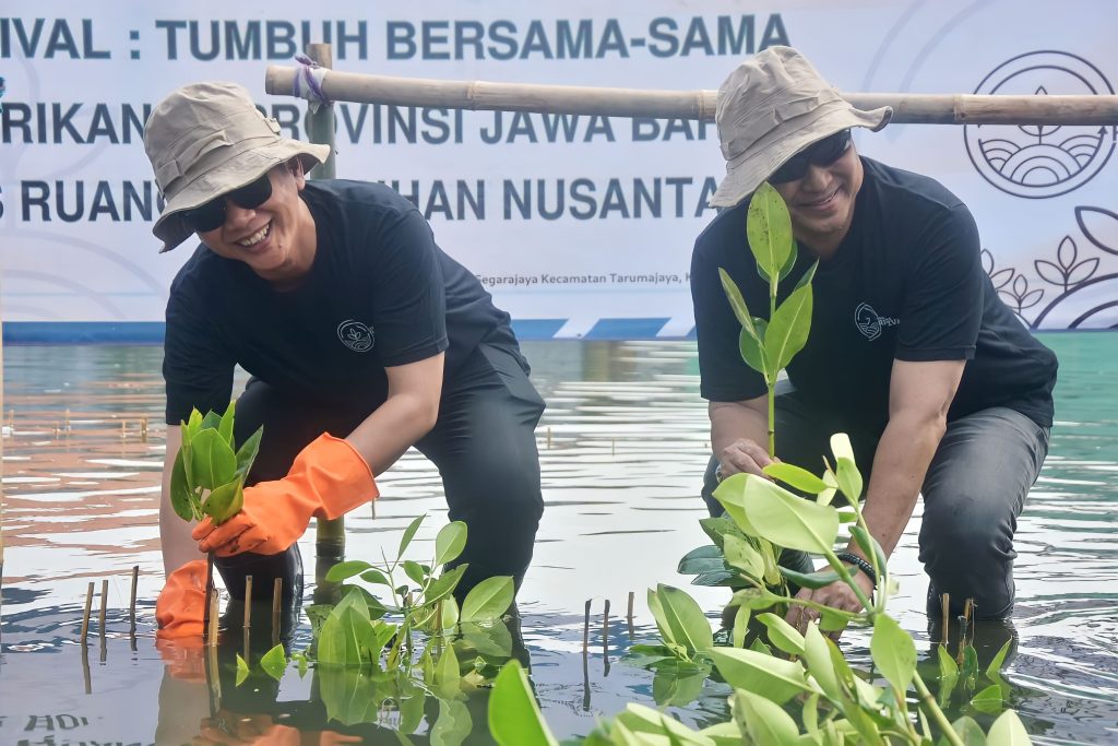 Pemprov Jabar bersama Pemkab Bekasi Tanam Mangrove Kembangkan Pelabuhan Ikan TPI Paljaya