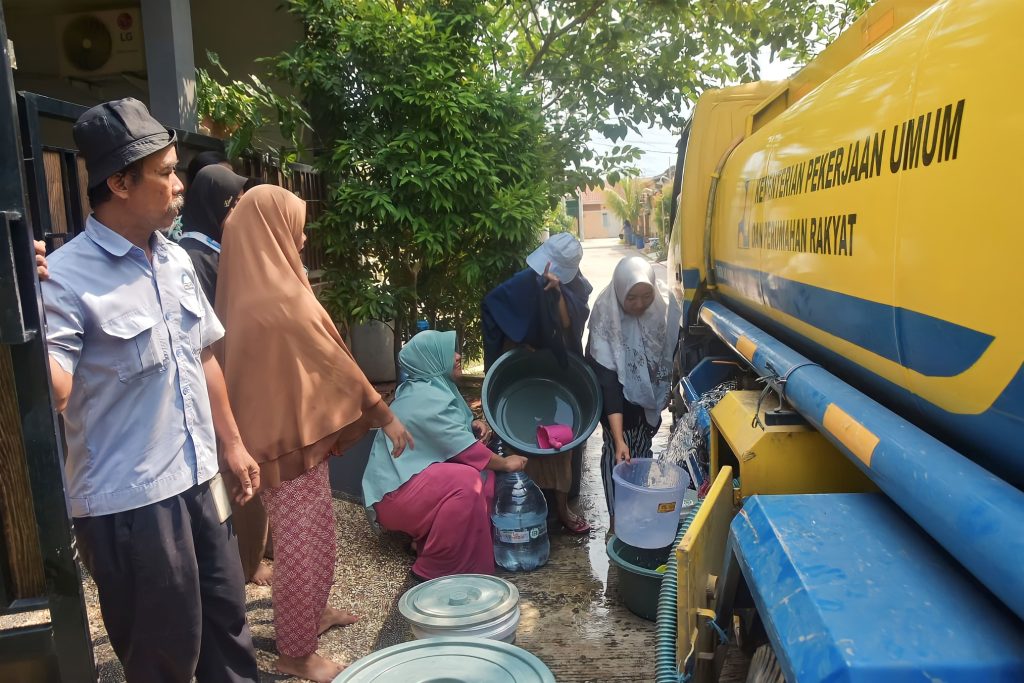 Perumda Tirta Bhagasasi Distribusikan Air Bersih di Serangbaru