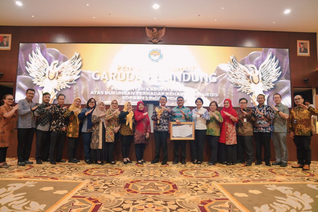 Pemkab Bekasi Raih Penghargaan Garuda Pelindung dari LPSK