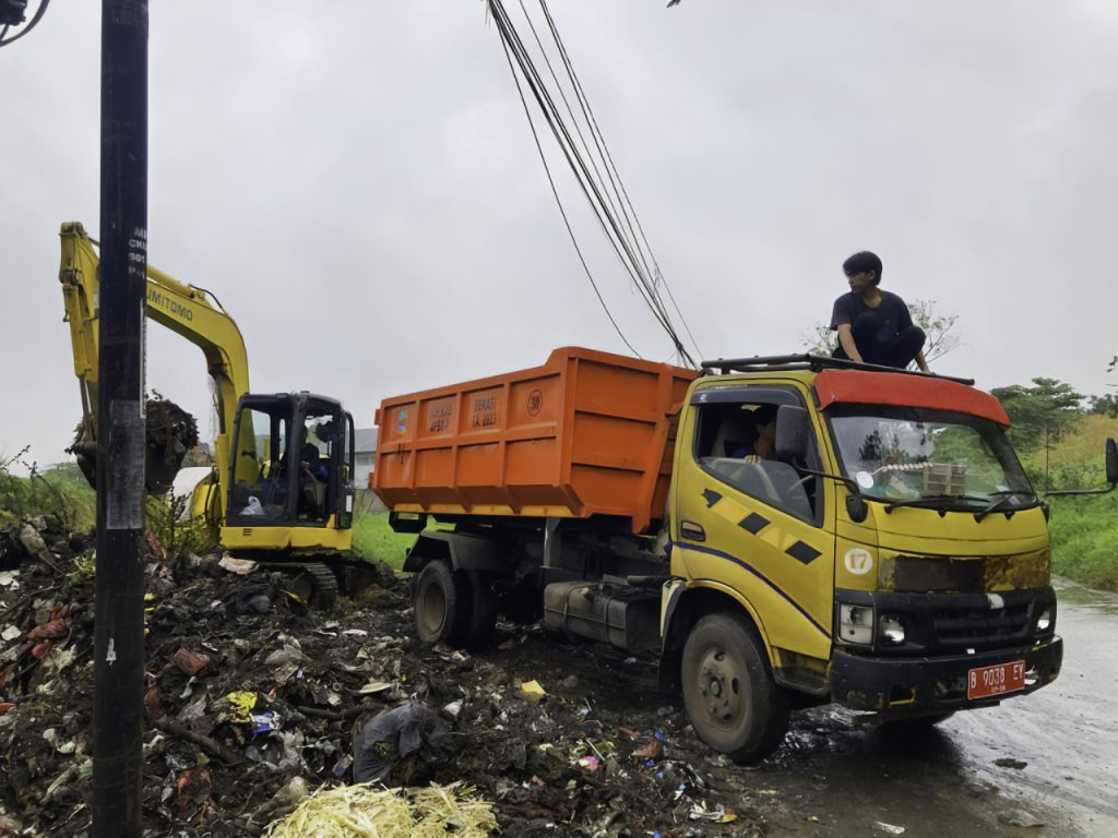 Pemkab Bekasi Respons Keluhan Warga Terkait Tumpukan Sampah di TPS Liar