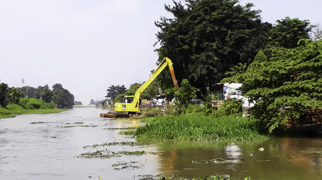 PJT II Normalisasi Aliran Kalimalang di Cikarang Selatan