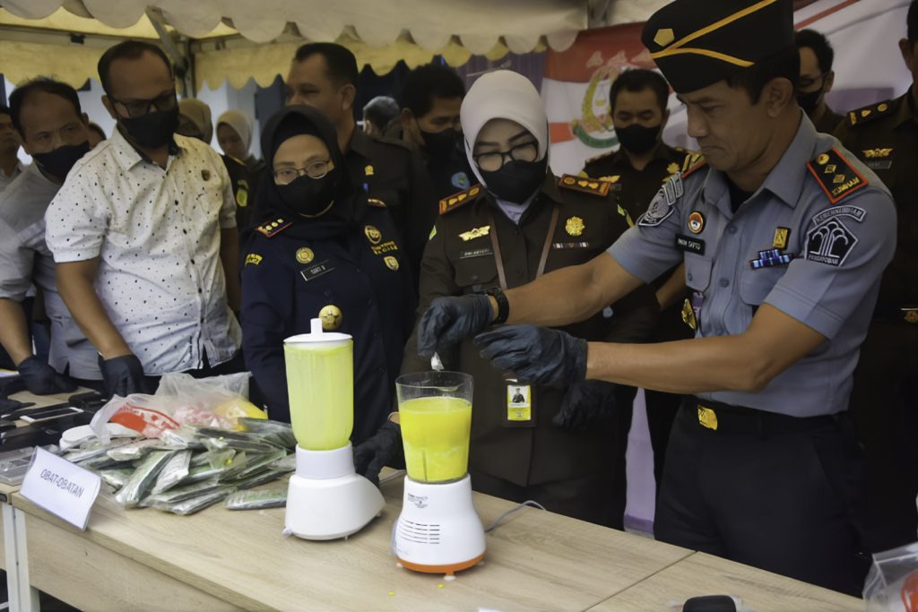 Kejari Kabupaten Bekasi bersama Forkopimda Musnahkan Barang Bukti