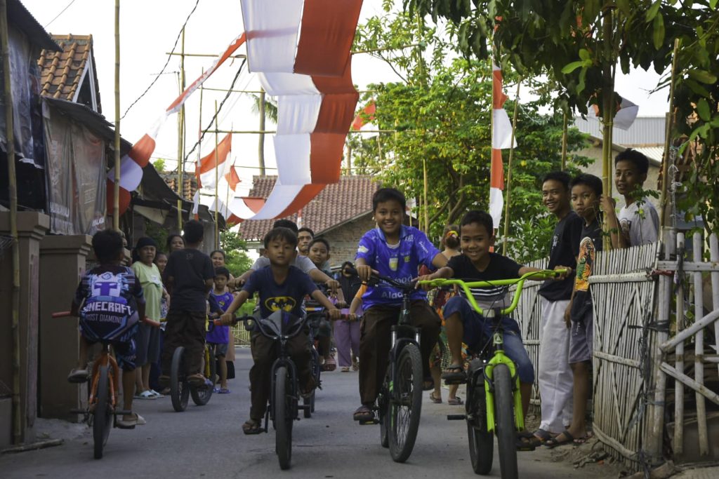 Bendera Merah Putih Terpanjang di Kabupaten Bekasi Menghiasi Kedungwaringin