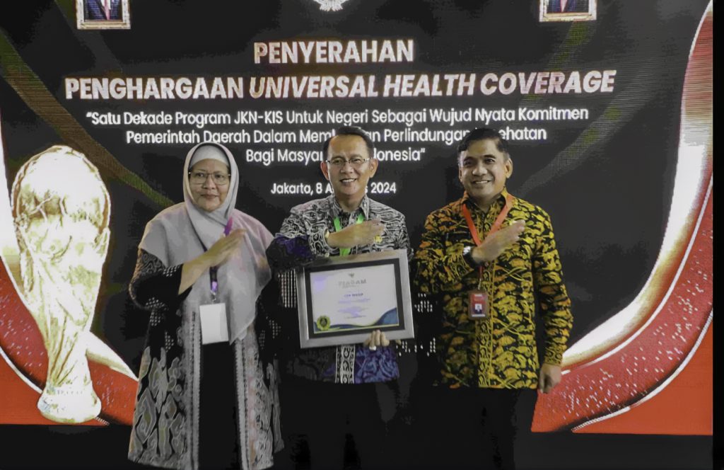 Pemkab Bekasi Kembali Terima Penghargaan UHC Kategori Madya