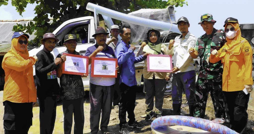 Atasi Kekeringan, Pemkab Bekasi Salurkan Pompa Air