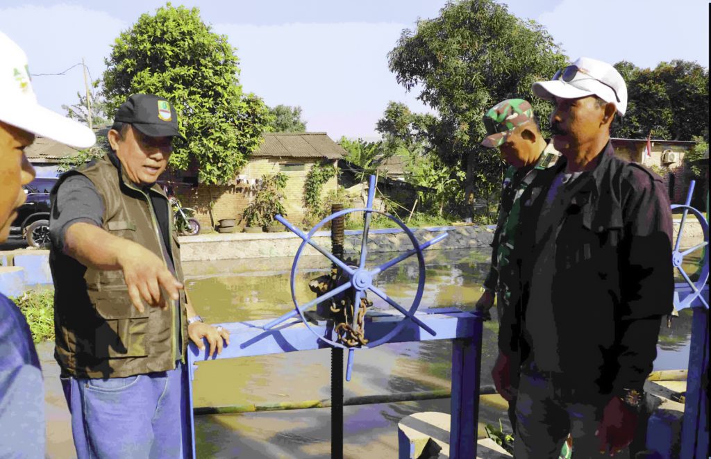 Kurangi Kekeringan, Air Sungai Dipompa ke Pesawahan Petani