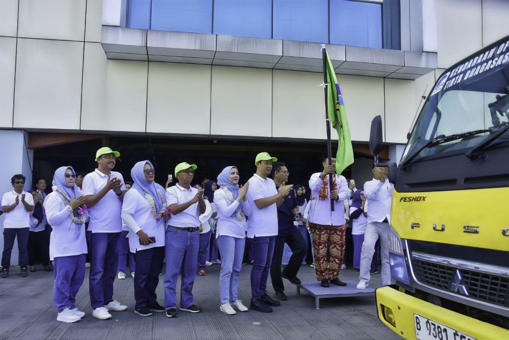 Perumda Tirta Bhagasasi Distribusikan Air Bersih Kepada Masyarakat Terdampak Kemarau