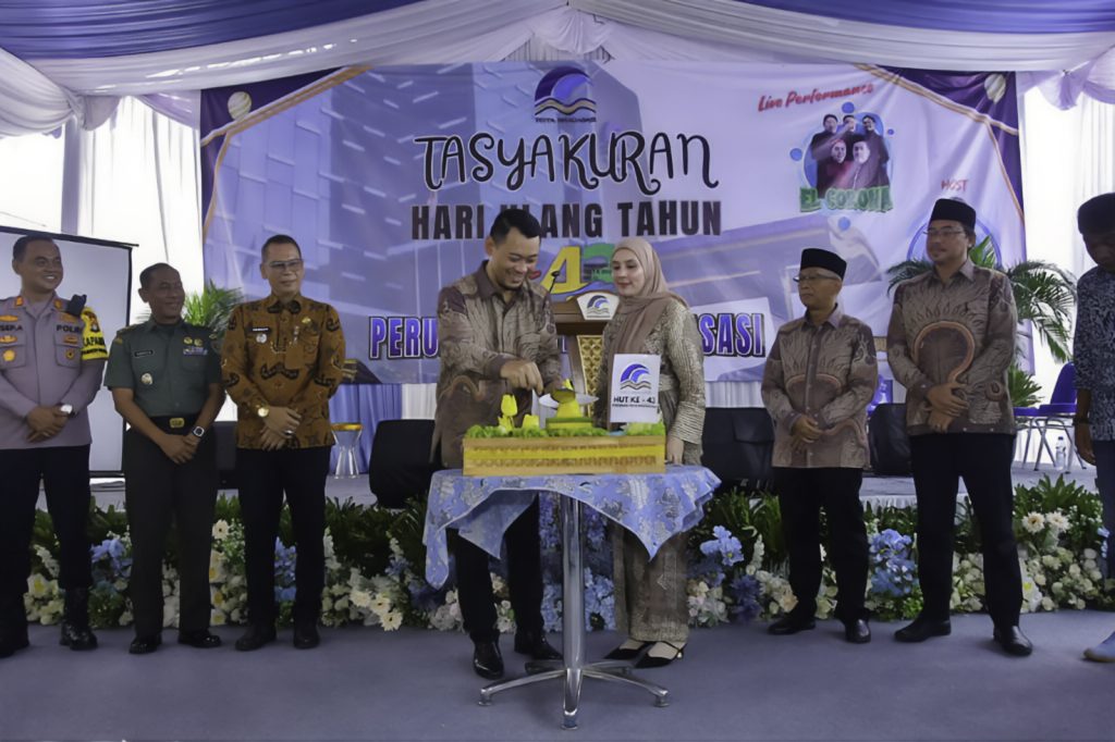 Bertepatan Hari Batik, Puncak HUT ke-43 Perumda Tirta Bhagasasi Berlangsung Meriah