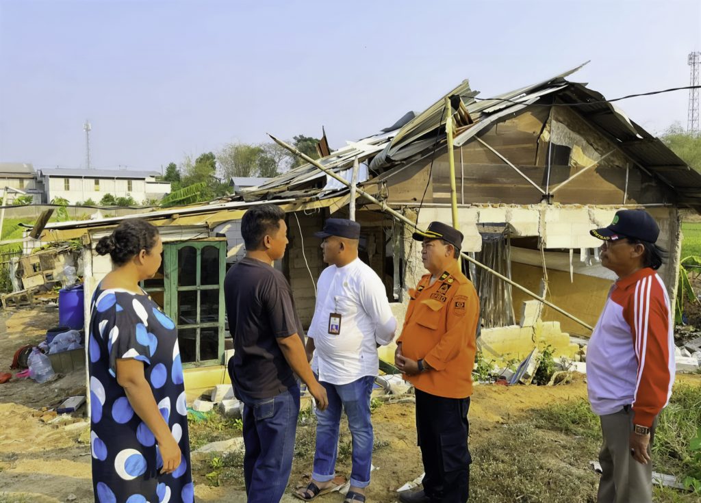 Pemkab Bekasi Beri Bantuan Warga Terdampak Angin Kencang