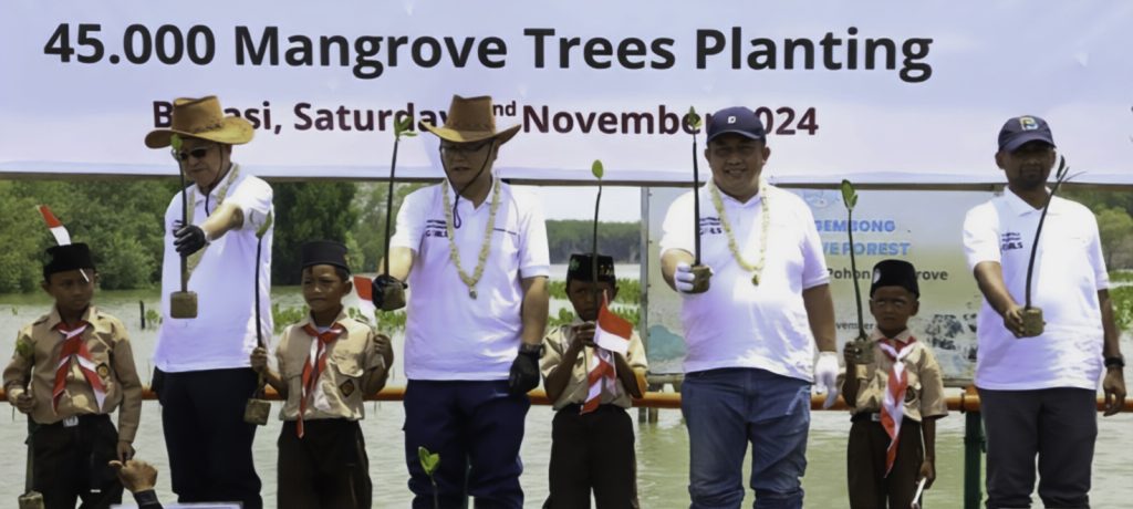 Pemkab Bekasi Atasi Abrasi Laut dengan Menanam Mangrove