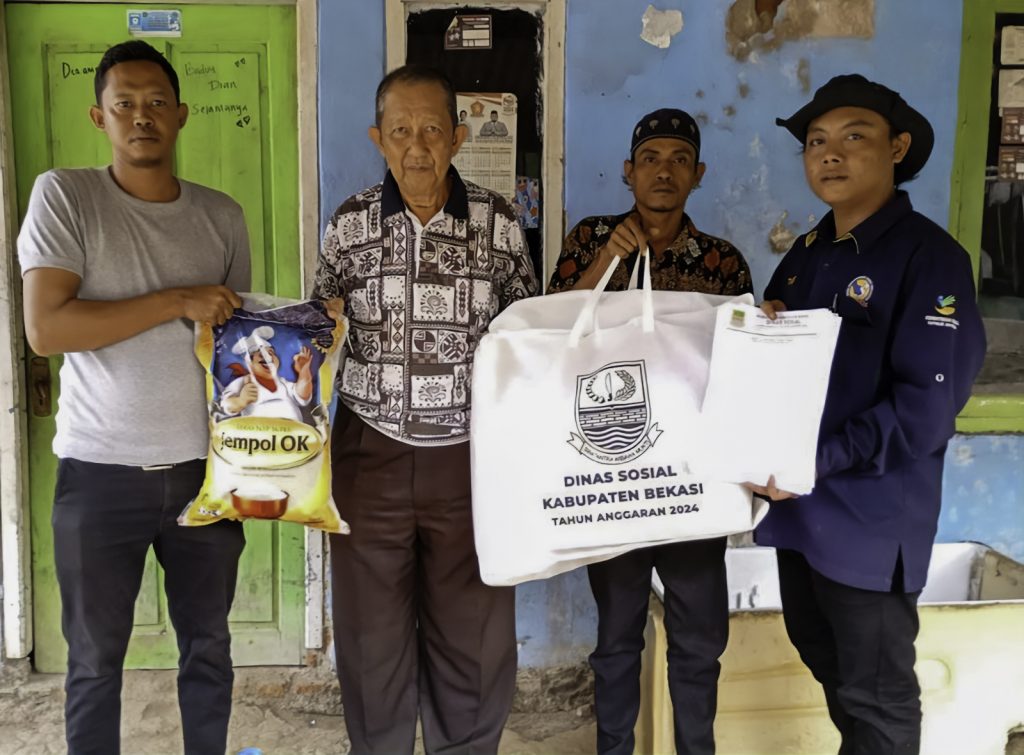 Pemkab Bekasi Salurkan Bantuan Sembako di Pebayuran