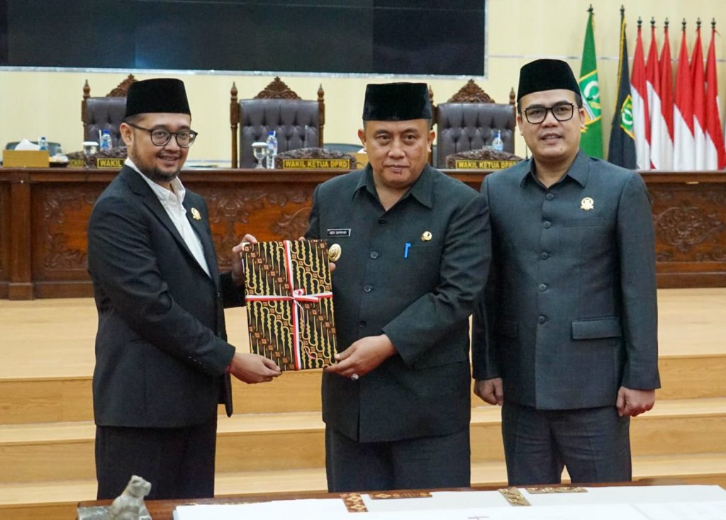 Pemkab Bersama DPRD Tetapkan APBD 2025