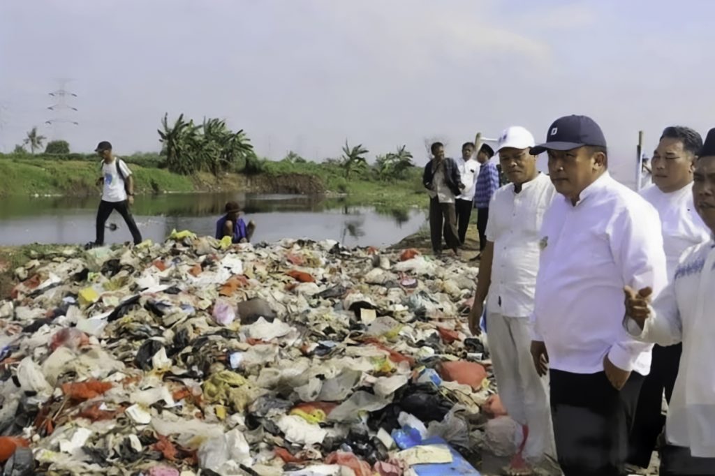 Sampah di Bantaran Kali CBL Bekasi Segera Diangkut