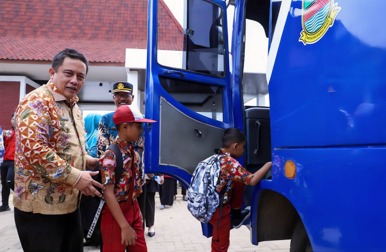 Bus Sekolah Gratis Bagi Pelajar di Muaragembong