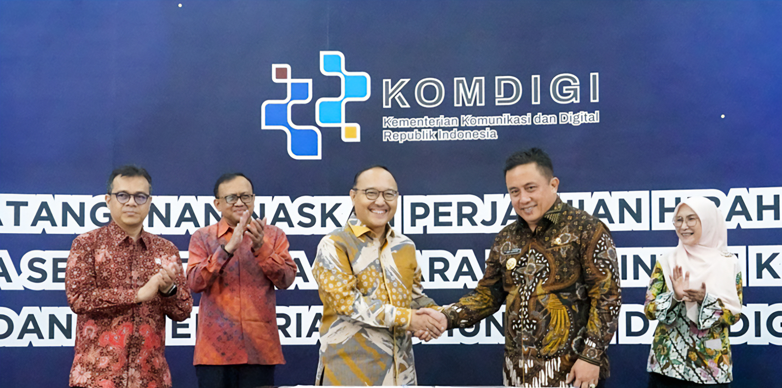 Pemkab Bekasi Serahkan Lahan Hibah pada Komdigi