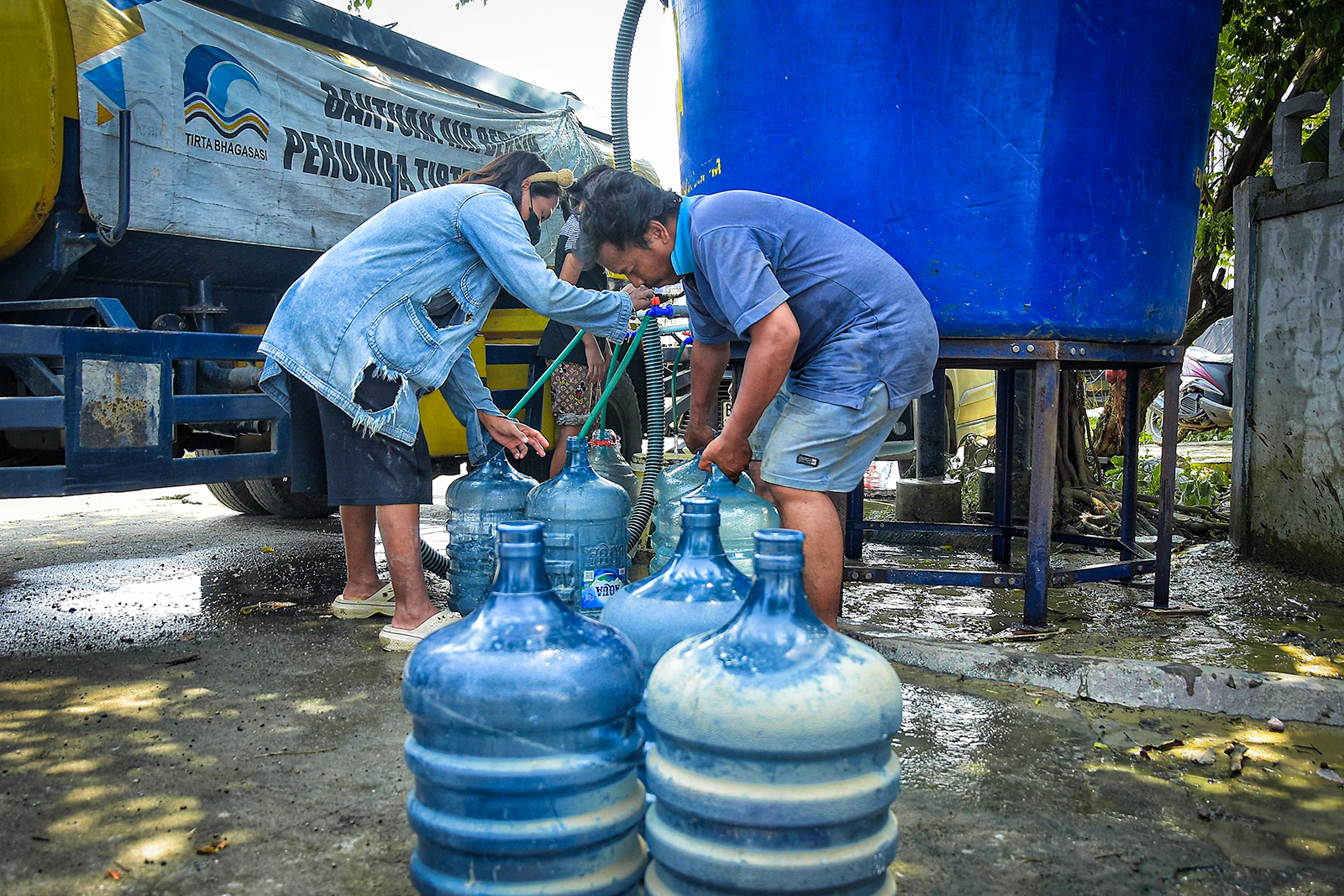 Warga The Palm Residence Terima Air Bersih Perumda Tirta Bhagasasi