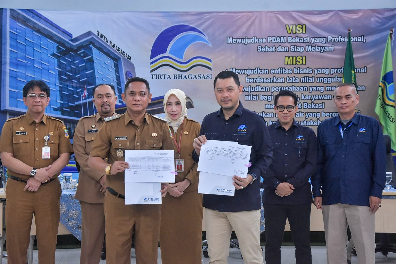 Perumda Tirta Bhagasasi bersama Pemkab Bekasi Tandatangani Berita Acara Penyerahan Aset