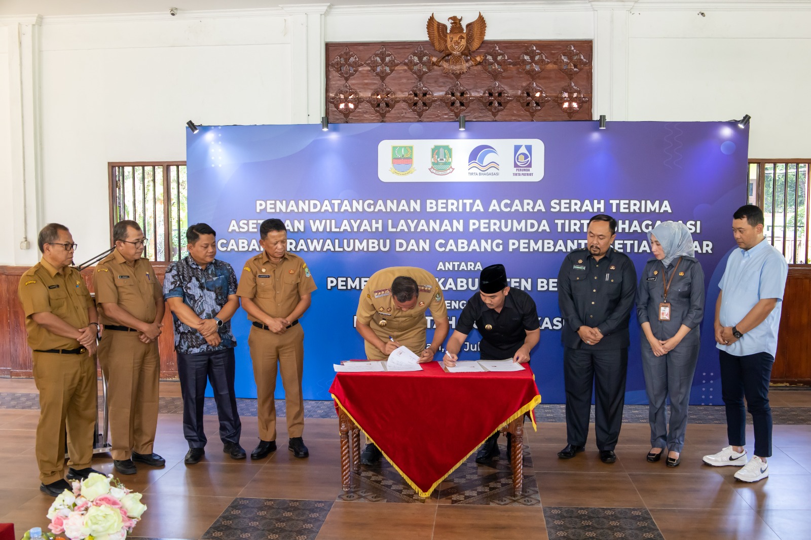 Dua Kepala Daerah Tandatangani Berita Acara Serah Terima Aset Rawalumbu dan Setiamekar