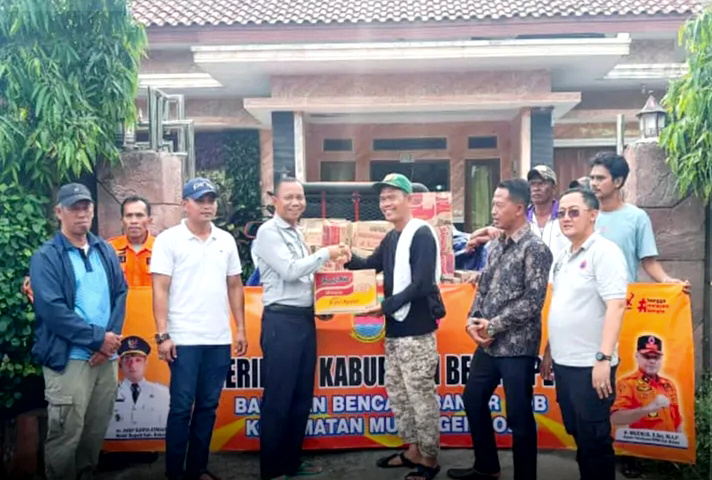 Pemkab Bekasi Bantu Korban Banjir Rob Muatagembong