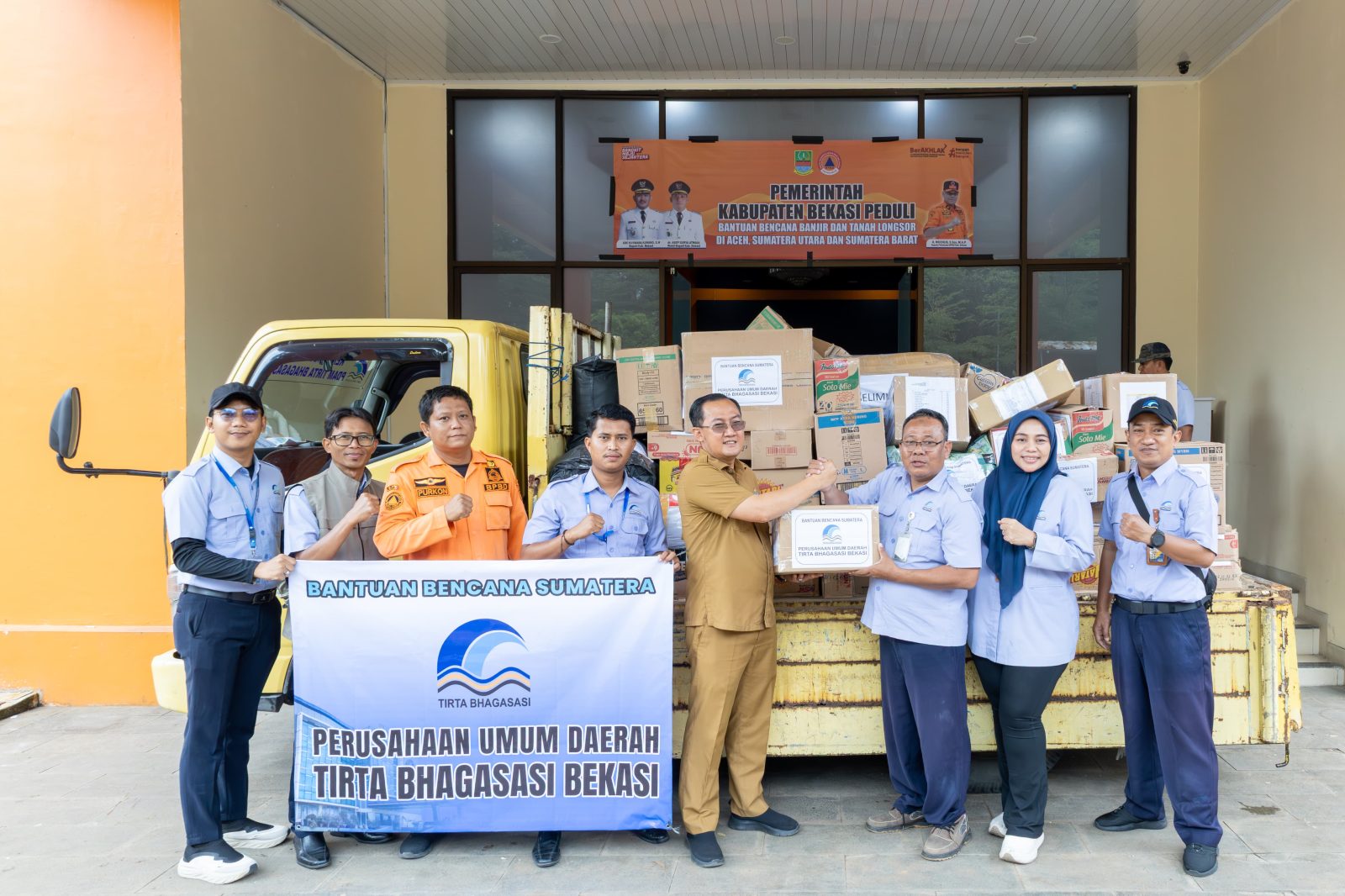 Perumda Tirta Bhagasasi Salurkan Bantuan Kemanusiaan untuk Korban Bencana Sumatera-Aceh