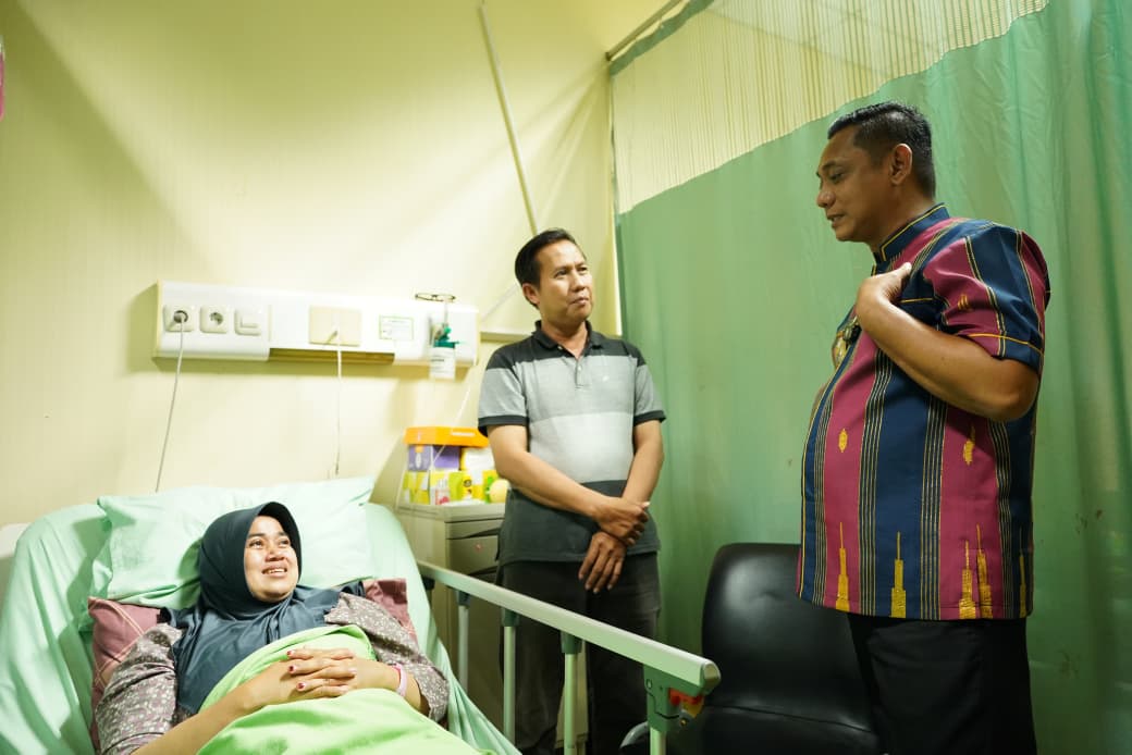 Pemkab Bekasi Tanggung Penuh Biaya Pengobatan Korban Kecelakaan KA Bekasi Timur